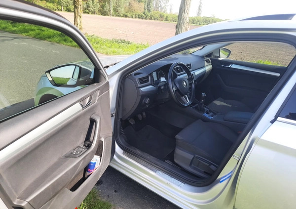 Skoda Superb cena 50900 przebieg: 299500, rok produkcji 2016 z Korfantów małe 154